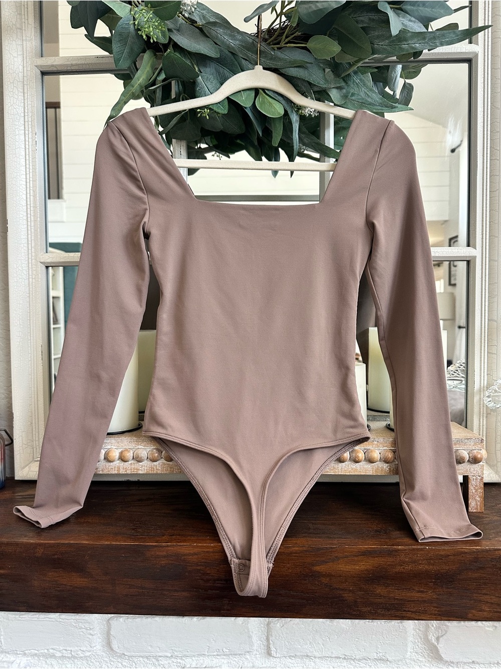 Babaton Contour Squareneck Long-Sleeve Bodysuit Taupe Brown Size S - Picture 3 of 6